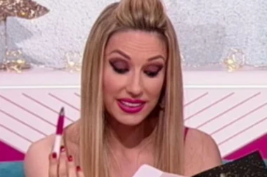 DRAGA MAMA... Rada Manojlović se kroz suze OBRATILA POKOJNOJ MAJCI, njene reči će vas RASPLAKATI!