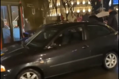 POGLEDAJTE KAKO SU SE SUDARILI AUTOBUS I DVA AUTOMOBILA NA NOVOM BEOGRADU! (VIDEO)