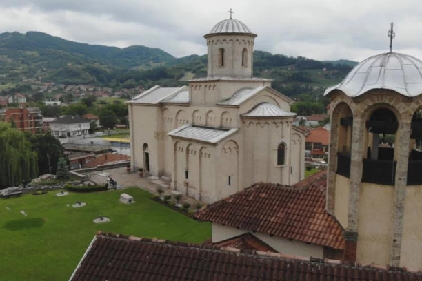 SRAMOTA U ARILJU! Prekopavaju grobove u porti crkve: Grade prodavnicu, a kosti bacaju na deponiju! (FOTO)