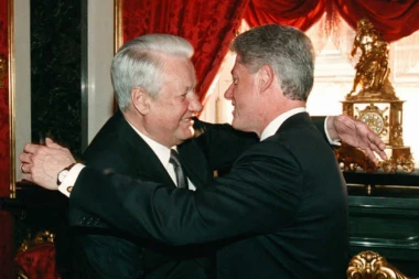 SRPSKA VOJSKA TREBALO DA OSTANE NA KOSOVU? Britanski diplomata tvrdi: Jeljcin sprečio plan bolji od Kumanovskog sporazuma!