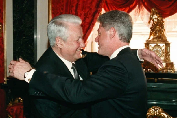 SRPSKA VOJSKA TREBALO DA OSTANE NA KOSOVU? Britanski diplomata tvrdi: Jeljcin sprečio plan bolji od Kumanovskog sporazuma!