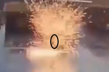 PRETVORIO SE U BUKTINJU ZA TILI ČAS! Grom udario čoveka! POGLEDAJTE ŠTA JE PREŽIVEO! (VIDEO)