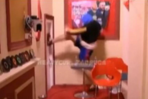 MAJA MARINKOVIĆ I FILIP POKUŠALI DA POBEGNU IZ ZADRUGE: Isplivao snimak, Car RAZVALIO VRATA, ona odmah krenula za NJIM! (VIDEO)