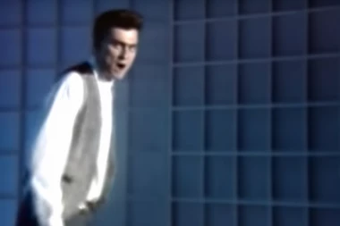 POZNATI PEVAČ SE LAŽNO PREDSTAVLJAO? Godinama je LAGAO za svoje PRAVO IME!