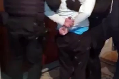 UHAPŠEN ZBOG UBISTVA POSLE 20 GODINA BEKSTVA! Policija ga privela jer nije nosio masku u prodavnici! USLEDIO ŠOK!