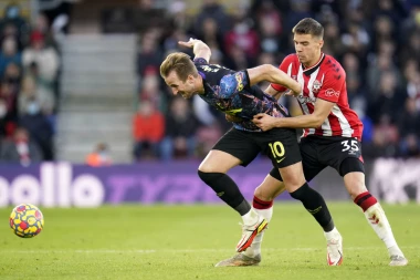 KIKS TOTENHEMA: Pevci nisu mogli ni sa igračem više - Vest Hem RAZBIO Votford!