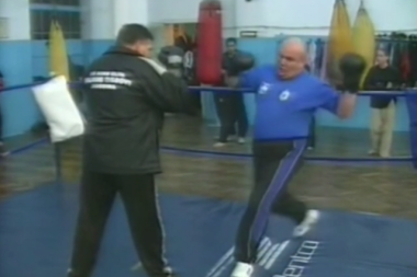 PALMA BIJE KO SVETI ILIJA! Pogledajte kako lider Jedinstvene Srbije demonstrira svoje boksersko umeće! (HIT VIDEO)