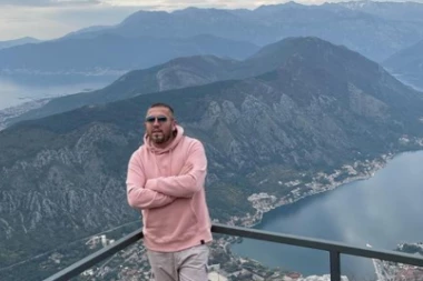 OVO JE DEBILNO PONAŠANJE: Poznati pevač ŽESTOKO OPLEO po Maji Marinković!