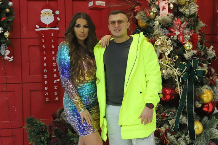 Stefan Karić i Dalila Dragojević poziraju