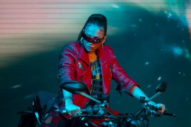 EMINA JAHOVIĆ OTPUŠTALA LJUDE JER JE POGLEDAJU POPREKO: Pevačica je bila poslodavac iz NOĆNE MORE!