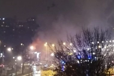 IMA POVREĐENIH! Na Novom Beogradu izgoreo ceo objekat restorana, POŽAR LOKALIZOVAN (VIDEO)