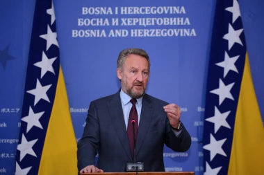 AMERIKANCI REAGOVALI NA BAKIROVU IZJAVU: Građani zaslužuju lidera koji neće pribegavati PRETNJAMA NASILJEM!