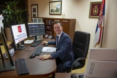 ŽELIM VAM DA NEGUJETE I ŠIRITE PRAVE VREDNOSTI! Siniša Mali čestitao građanima Srbije novogodišnje i božićne praznike!