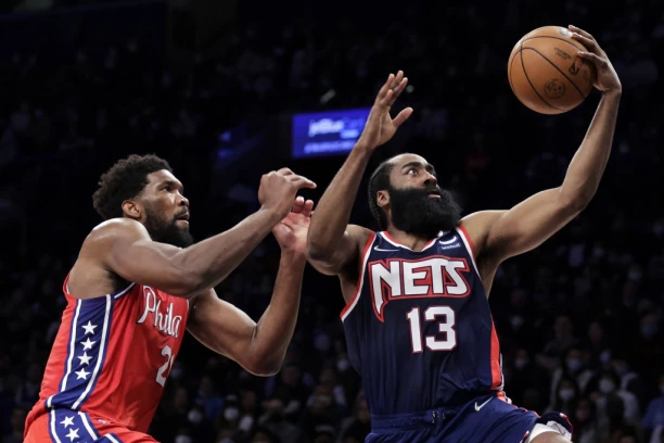 PUKLO U BRUKLINU! Harden prvi PAKUJE KOFERE!