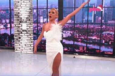 PRAVI SPEKTAKL! Jovana Jeremić ZAPEVALA u programu UŽIVO, pa čestitala ROĐENDAN Ivici Dačiću! (VIDEO)