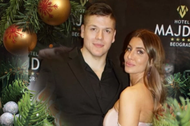 U TOKU JE SVADBA SLOBE I JELENE:  Među zvanicama prvi su se pojavili kum, Slobina sestra i majka Draginja u kolicima KOJA JE JEDVA  SMOGLA SNAGE DA BUDE UZ SINA! (FOTO)