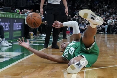 BOSTON U SUZAMA ČEKA NOVU GODINU: Iznenada preminula velika LEGENDA Seltiksa! (VIDEO, FOTO)