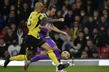 DRAMA I NA TERENU I NA TRIBINAMA: Totenhem ŠOKIRAO Votford u šestom minutu nadoknade! (VIDEO)