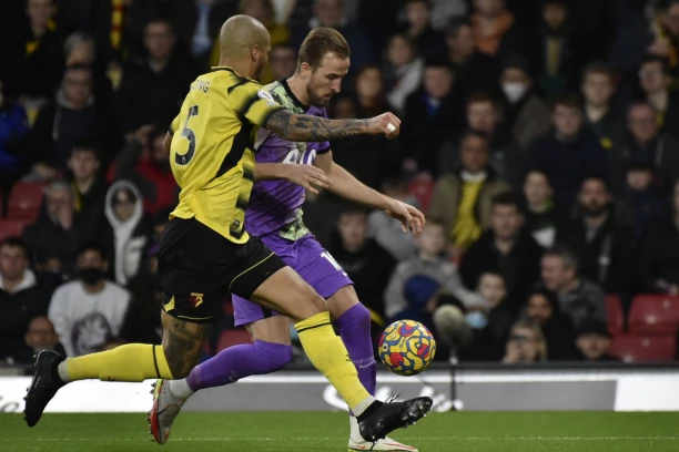 DRAMA I NA TERENU I NA TRIBINAMA: Totenhem ŠOKIRAO Votford u šestom minutu nadoknade! (VIDEO)