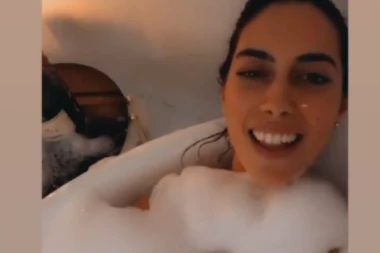 PROCURIO VRELI SNIMAK VODITELJKE PINKA: Gola ko od majke rođena, a ko je MISTERIOZNI MUŠKARAC sa njom? (VIDEO)