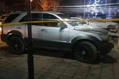 PUCANO NA AUTOMOBIL DOKTORA IVANOVIĆA: Ispaljeno nekoliko projektila (VIDEO)