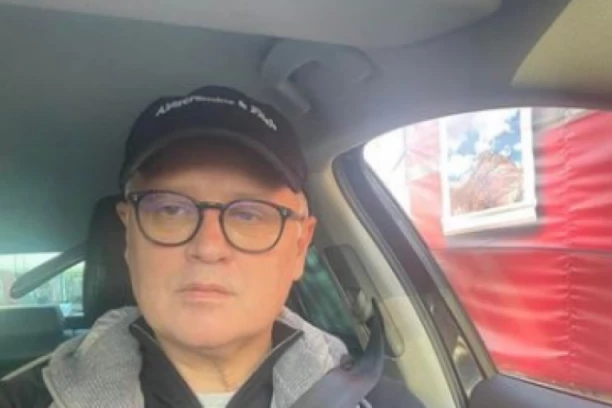 HIT SNIMAK NA INTERNETU! Vesić se vozi praznim ulicama prestonice, a u kolima se čuje OVA PESMA (VIDEO)