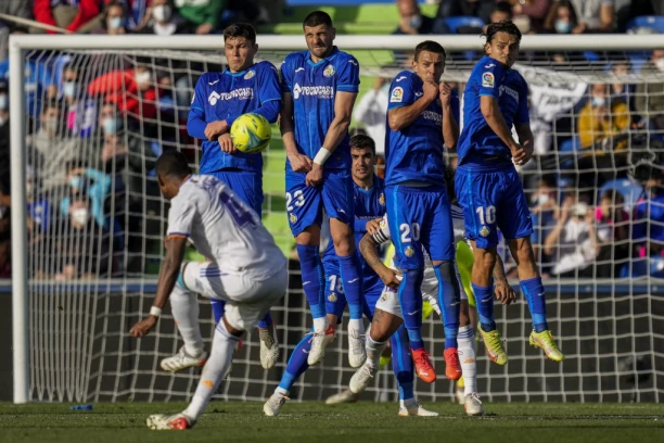 REAL NE MOŽE BEZ JOVIĆA: Srbi skinuli KRUNU KRALJU - novogodišnja SENZACIJA u Primeri! (VIDEO)