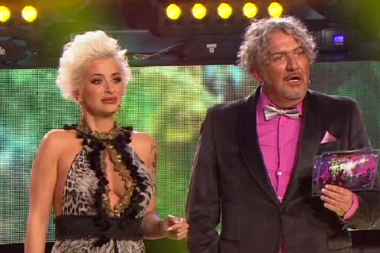 POČELA JE NOVOGODIŠNJA ZADRUGOVIZIJA! Maca i Dušica najavili poznate u crvenim stolicama, članovi žirija ODUŠEVILI! (FOTO)