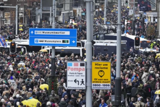 HAOS U AMSTERDAMU! Rade samo osnovne prodavnice i kofi šopovi1 DEMONSTRANTI NA ULICAMA, POLICIJA KORISTILA I PSE DA IH RASTERA!