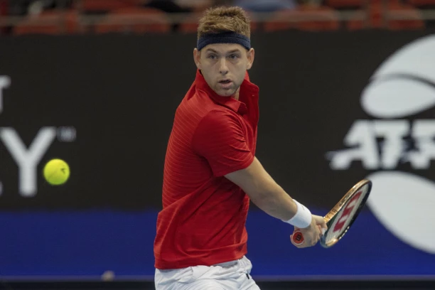 FILIP KRAJINOVIĆ JE VOLEO LEPU VODITELJKU: Posle RAZVODA od starijeg glumca, našla UTEHU u mladom teniseru!