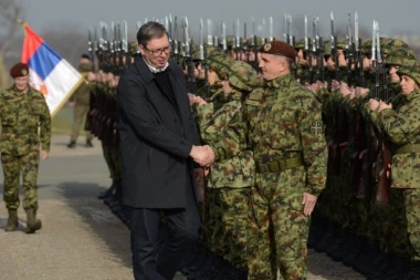 DA NIKOME NE PADNE NA PAMET DA SMO LAKA META! Vučić uputio upozorenje svima koji bi da udare na Srbiju i naruše njen mir i stabilnost!