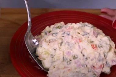 RECEPT ZA SALATU OD ŠUNKE I TESTENINE: Može da bude i ručak