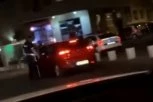 BAHATI VOZAČ BEŽI POLICIJI U CENTRU BEOGRADA:  Juri kroz Pop Lukinu, odvrnuo muziku i psuje policajce (VIDEO)