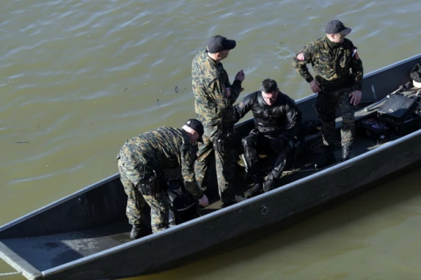 MISTERIJA NESTANKA SINA NIKOLIĆEVE SAVETNICE: Tražili ga u Savi, majka tvrdila da je otet