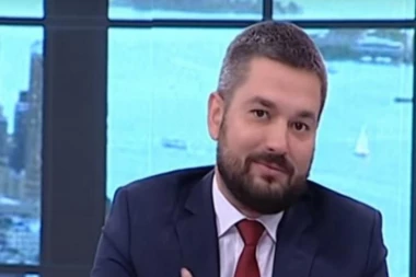 SENIĆEVI SINOVI OD 6 I 9 GODINA POSTALI VLASNICI DRŽAVNE ZEMLJE! Direktor Koridor obezbedio celu FAMILIJU