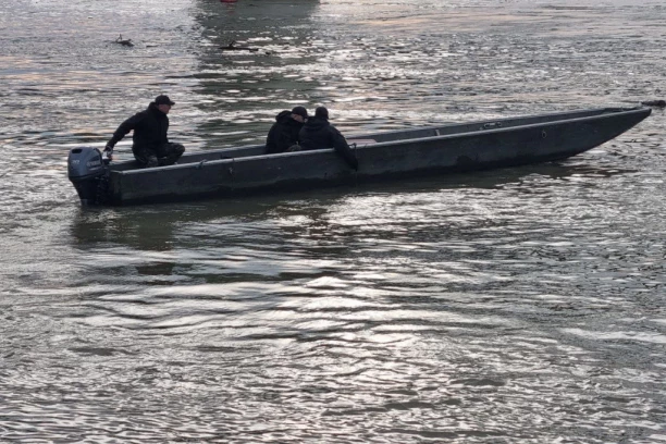 PRONAĐENO TELO BEBE! Tokom pretrage Drine, na mestu gde se prevrnuo čamac sa migrantima, izvučena i deseta žrtva!