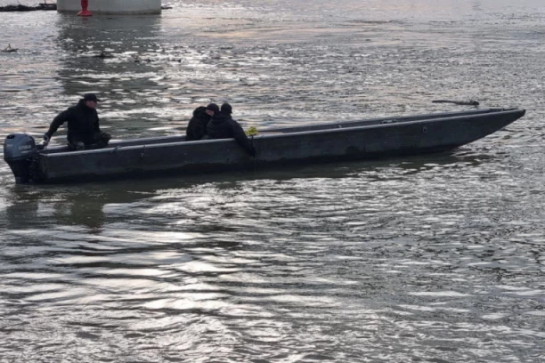 IZVUČEN LEŠ IZ JEZERA PERUĆAC! Ronioci pronašli telo muškarca čiji je nestanak prijavljen juče!