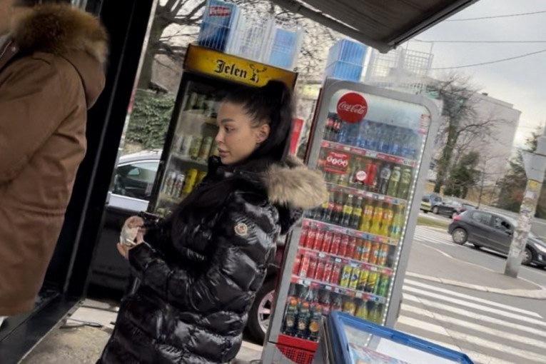 Maja Marinković paparaco