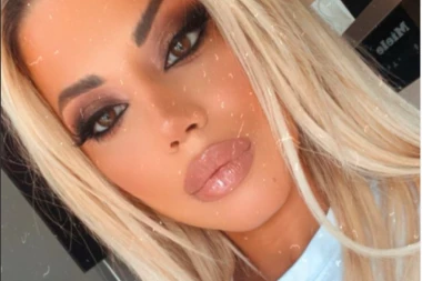 LAĆINA BIVŠA DEVOJKA SE PORODILA: Poznata pevačica KRILA trudnoću!