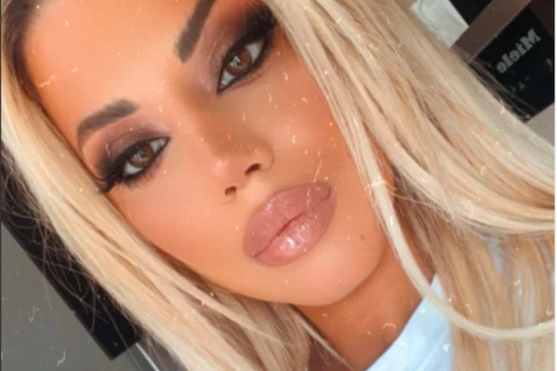 LAĆINA BIVŠA DEVOJKA SE PORODILA: Poznata pevačica KRILA trudnoću!