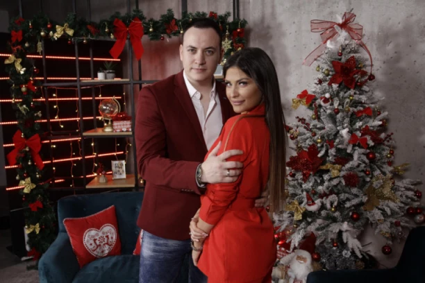 PRVI PUT U JAVNOSTI ANA I MIRČE RADULOVIĆ PROGOVORILI O VENČANJU! Voditeljka otkrila u kakvim je odnosima sa SVEKRVOM I SVEKROM i šta rade na BOŽIĆ! (VIDEO)