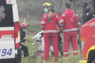 POGINULI VOZAČ I SUVOZAČ: Detalji jezive nesreće kod Požarevca, automobil prešao u suprotnu traku i direktno se zakucao u kamion!