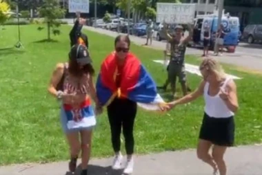 SRBI NAPRAVILI FEŠTU U MELBURNU! Podrška Đokoviću u ritmu kola (VIDEO)