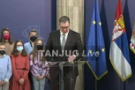 VUČIĆ NA BADNJI DAN SA SRPSKOM DECOM IZ HRVATSKE: Predsednik mališanima podelio poklone! BUDITE PONOSNI NA SVOJE IME I PREZIME! (VIDEO)