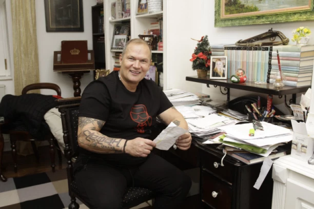 FILIP CAR JE ŽRTVENO JAGNJE: Osman Karić ŽESTOKO osudio ljubavne parove u Zadruzi, a ovako gleda na odnos Dejana i Aleksandre!