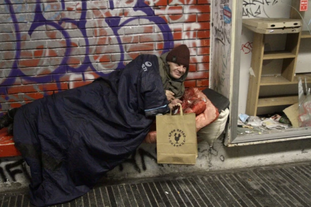 HLADNI TALAS POPUNIO PRENOĆIŠTA ZA BESKUĆNIKE U BEOGRADU:  Najveći broj dolazaka zabeležen u prethodnoj noći!