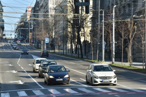 SVAKI ČETVRTI AUTOMOBIL IMA VRAĆENU KILOMETRAŽU: Pazite da ne bude skuplja dara nego mera - evo ko najviše vara sa polovnjacima