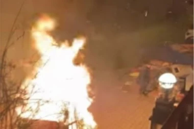 "NISTE NORMALNI, PLATIĆEŠ ODŠTETU": Komšije u Novom Sadu zaratile uz muziku zbog BADNJAKA, umalo izazvan POŽAR! (VIDEO)