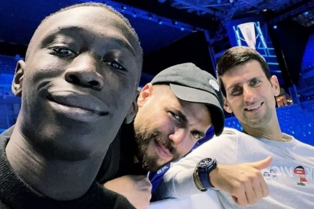 NOVAKU NE PRESTAJE DA STIŽE PODRŠKA! Oglasio se čuveni komičar i ZVEZDA društvenih mreža uz PORUKU na SRPSKOM! (FOTO)