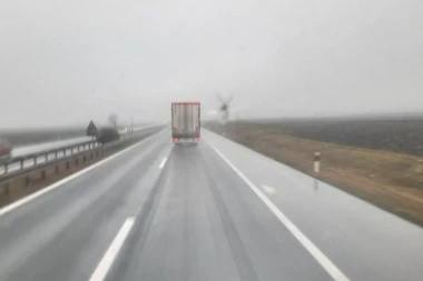 BAHATOST NA AUTO-PUTU: Vozač šlepara u šoku, nije mogao da veruje šta vidi u BMW-u (FOTO)